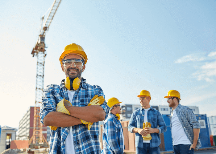 Mitarbeitende auf der Baustelle