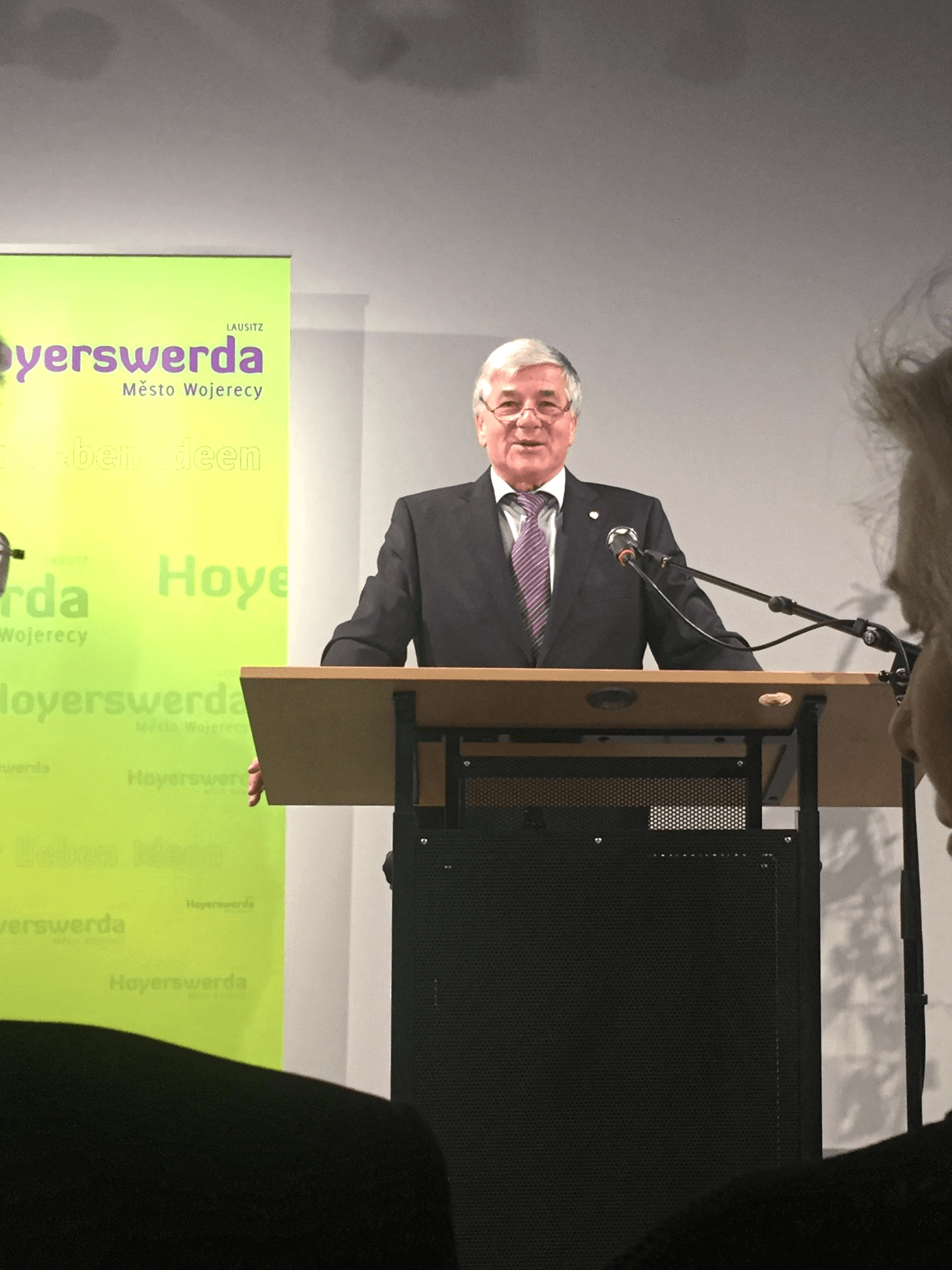 Dr. Schiller bei der Verleihung der Konrad-Zuse-Plakette
